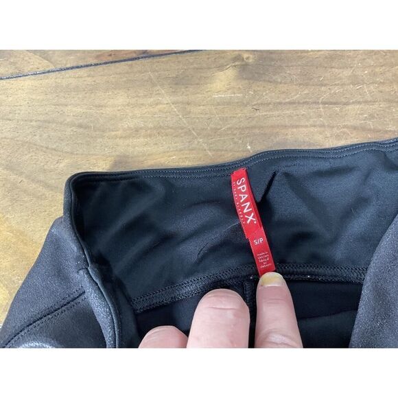 Spanx Faux Black Shiny Leather Leggings Size Small - Picture 5 of 9